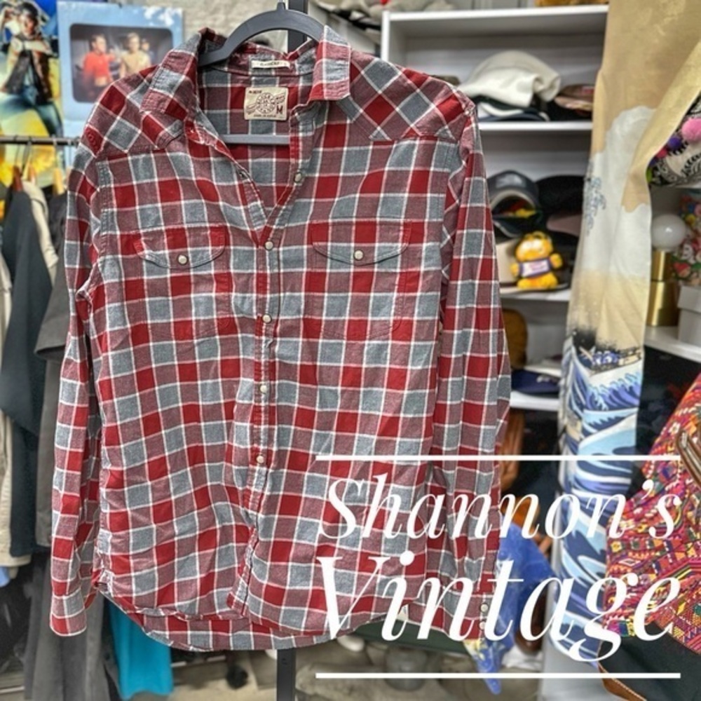 Lucky Brand Classic fit sz medium snap button shirt A53